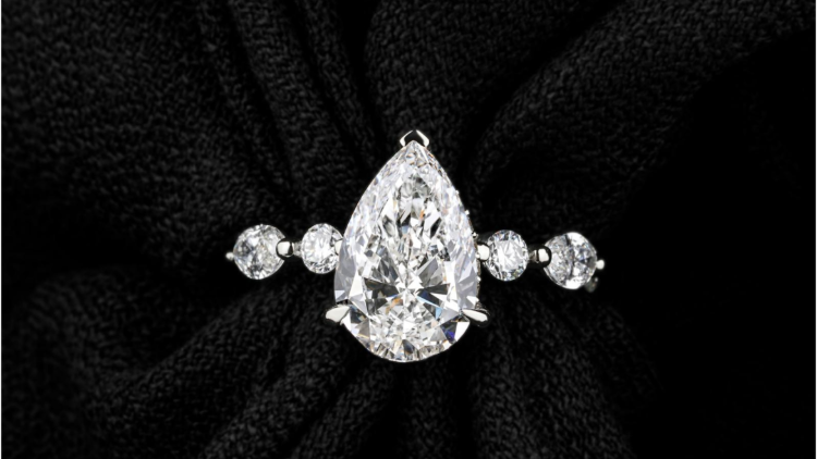 《2026 春夏施华洛世奇元素新品发布：流光序章，解锁水晶新维度》